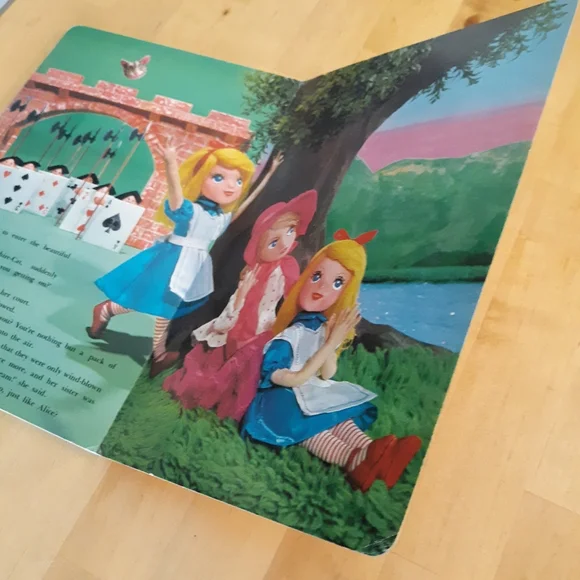 Vintage Collectible Alice In Wonderland - Picture 8 of 16